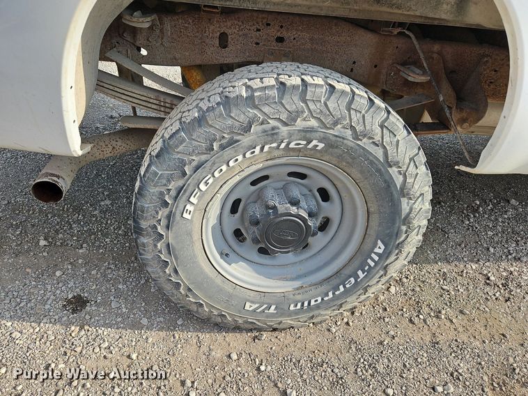 image for item LL9275 2001 Ford F250 Super Duty XL  pickup truck