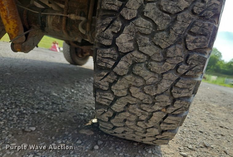 image for item LL9275 2001 Ford F250 Super Duty XL  pickup truck