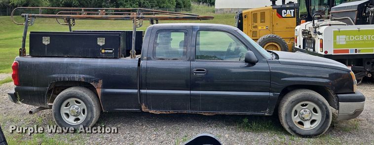 image for item LL9276 2003 Chevrolet Silverado 1500  Ext. Cab pickup truck