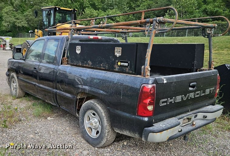 image for item LL9276 2003 Chevrolet Silverado 1500  Ext. Cab pickup truck