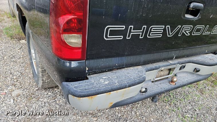 image for item LL9276 2003 Chevrolet Silverado 1500  Ext. Cab pickup truck