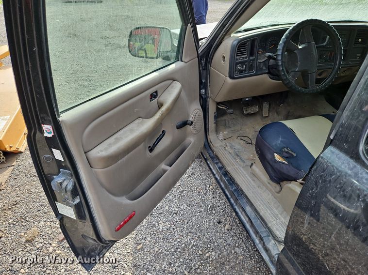 image for item LL9276 2003 Chevrolet Silverado 1500  Ext. Cab pickup truck