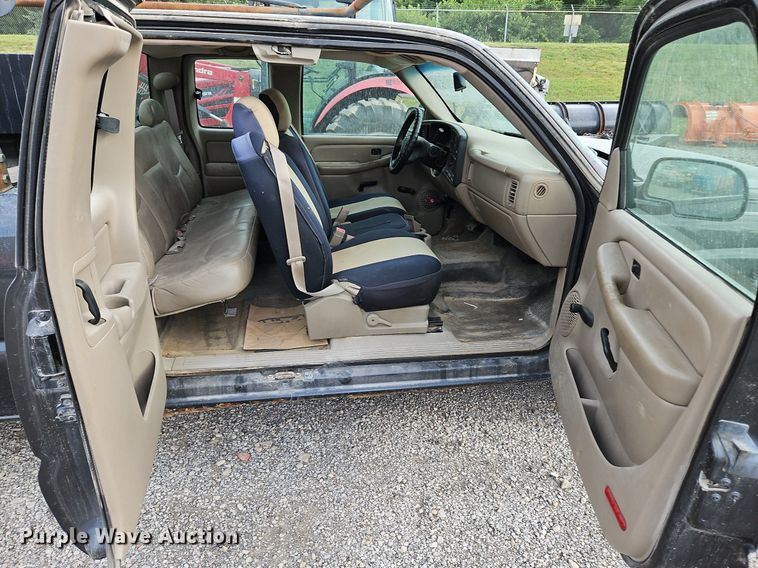 image for item LL9276 2003 Chevrolet Silverado 1500  Ext. Cab pickup truck