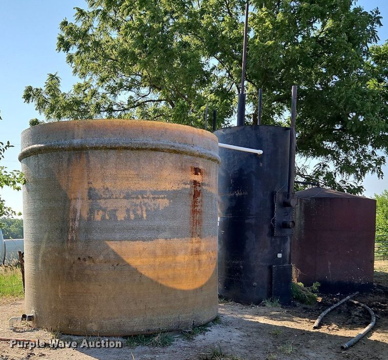 image for item LM9047 (3) tanks