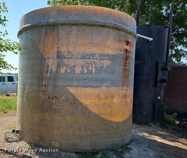 image for item LM9047 (3) tanks