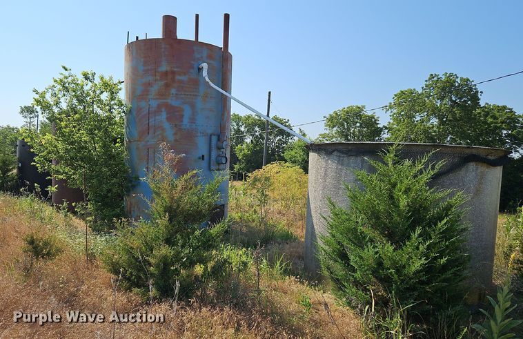 image for item LM9048 (4) tanks