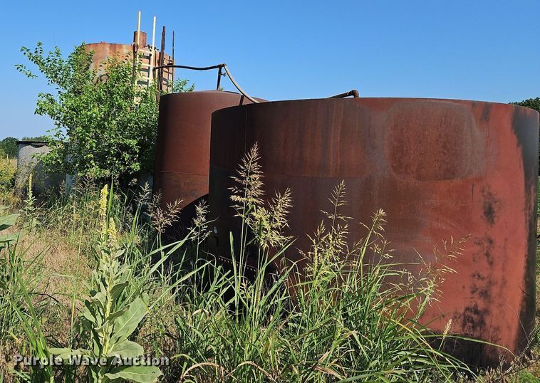 image for item LM9048 (4) tanks