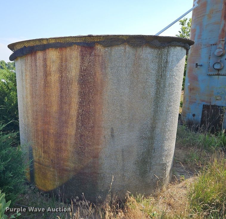 image for item LM9048 (4) tanks