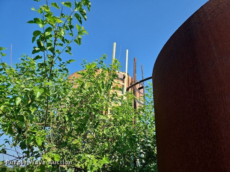 image for item LM9048 (4) tanks