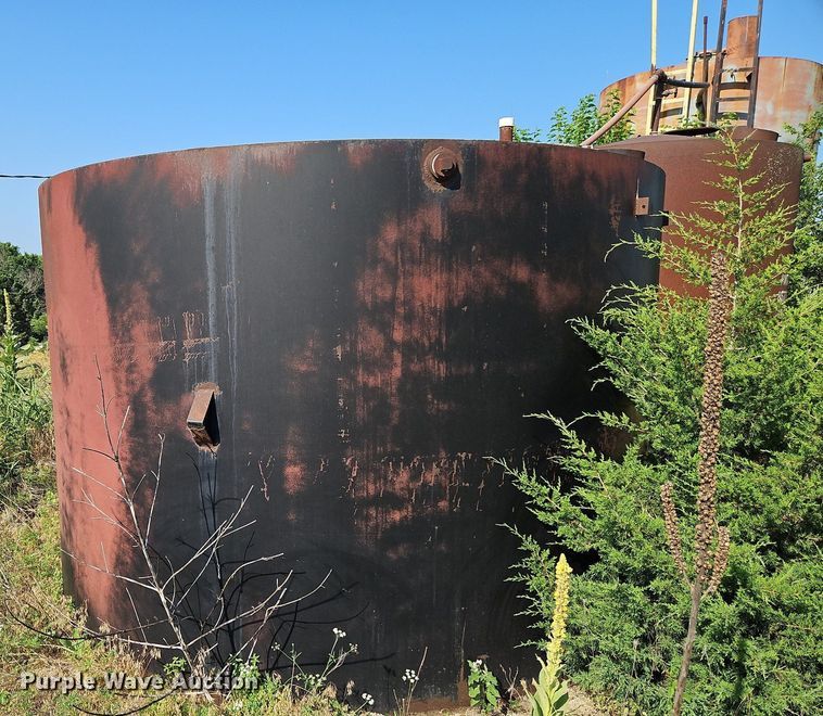 image for item LM9048 (4) tanks