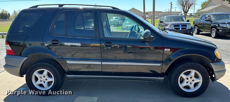 image for item LR9682 1999 Mercedes Benz ML320  SUV