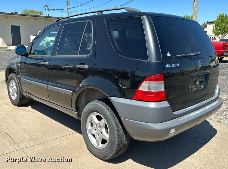 image for item LR9682 1999 Mercedes Benz ML320  SUV