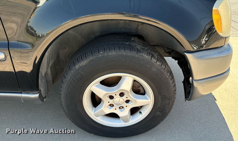 image for item LR9682 1999 Mercedes Benz ML320  SUV