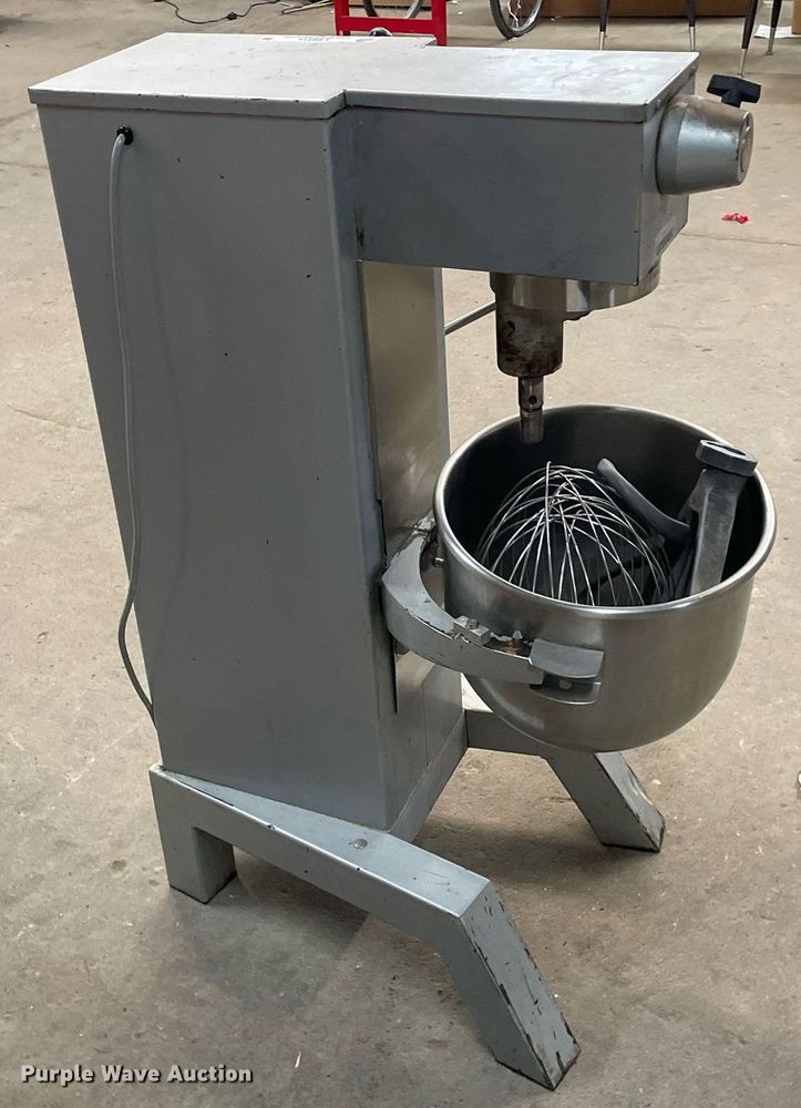 image for item LS9314 1989 Univex M30  mixer