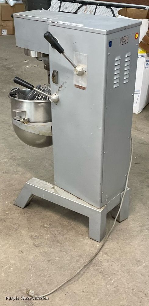 image for item LS9314 1989 Univex M30  mixer