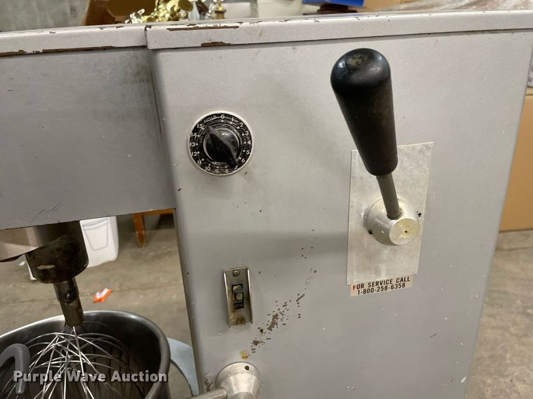 image for item LS9314 1989 Univex M30  mixer