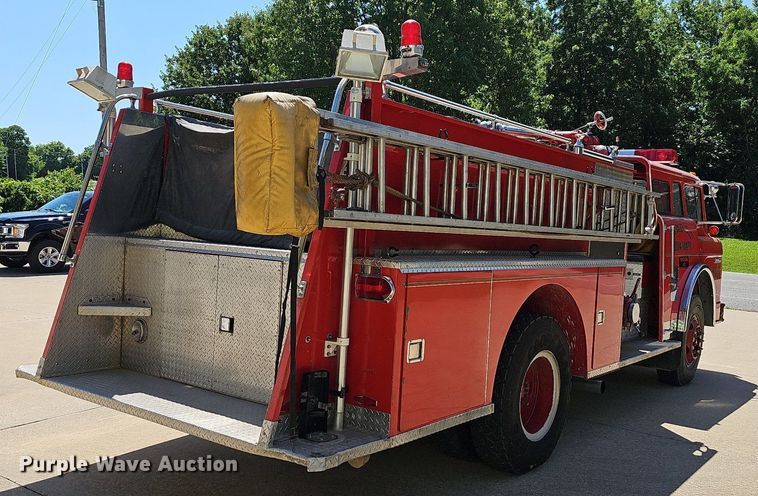 image for item LW9695 1977 Ford F900  pumper fire truck