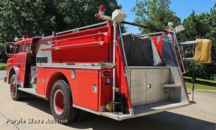 image for item LW9695 1977 Ford F900  pumper fire truck