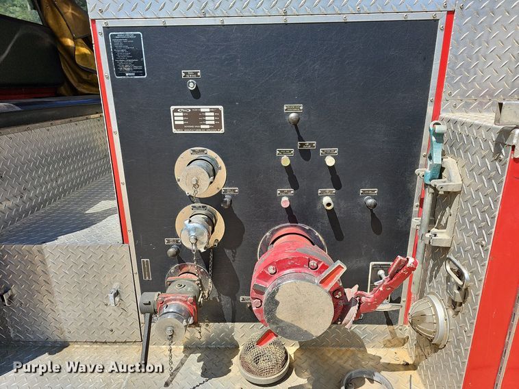 image for item LW9695 1977 Ford F900  pumper fire truck