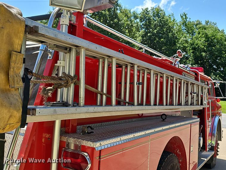 image for item LW9695 1977 Ford F900  pumper fire truck