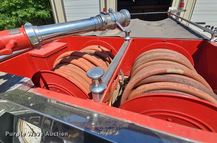 image for item LW9695 1977 Ford F900  pumper fire truck