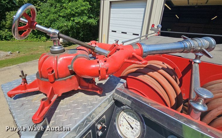 image for item LW9695 1977 Ford F900  pumper fire truck