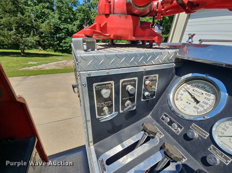 image for item LW9695 1977 Ford F900  pumper fire truck