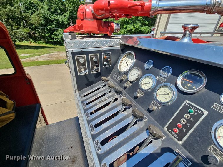 image for item LW9695 1977 Ford F900  pumper fire truck