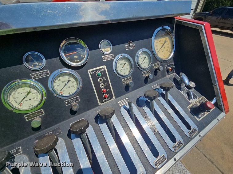 image for item LW9695 1977 Ford F900  pumper fire truck