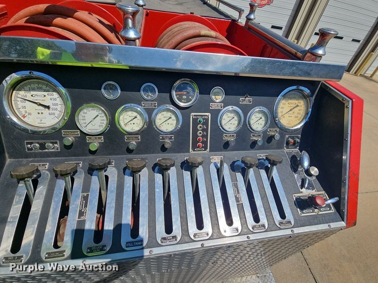 image for item LW9695 1977 Ford F900  pumper fire truck