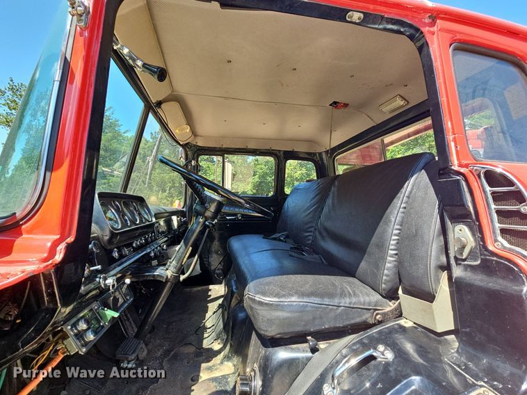 image for item LW9695 1977 Ford F900  pumper fire truck