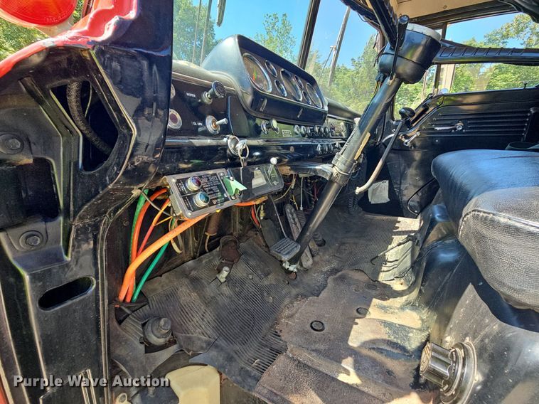 image for item LW9695 1977 Ford F900  pumper fire truck