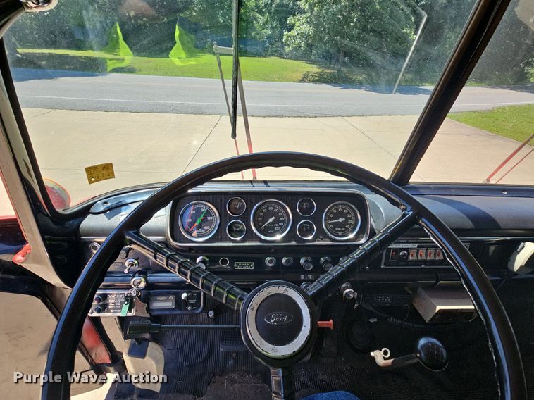 image for item LW9695 1977 Ford F900  pumper fire truck