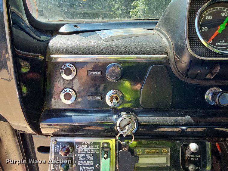 image for item LW9695 1977 Ford F900  pumper fire truck