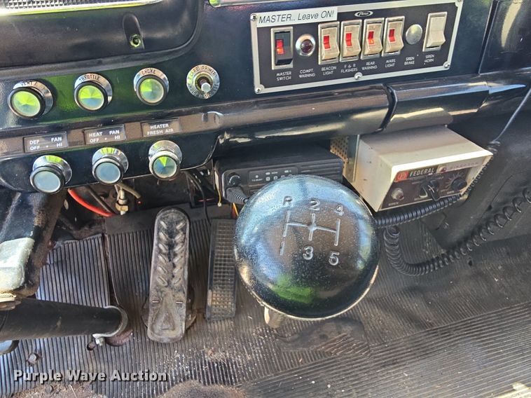 image for item LW9695 1977 Ford F900  pumper fire truck