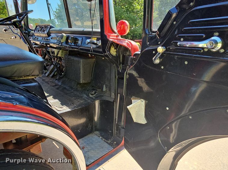 image for item LW9695 1977 Ford F900  pumper fire truck