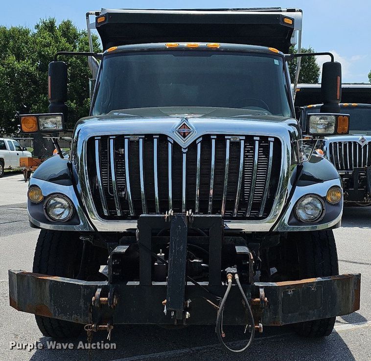 image for item LW9718 2010 International WorkStar 7300  dump truck