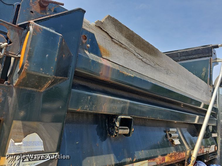 image for item LW9718 2010 International WorkStar 7300  dump truck