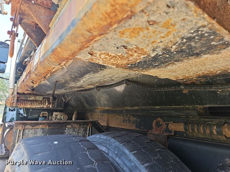 image for item LW9718 2010 International WorkStar 7300  dump truck