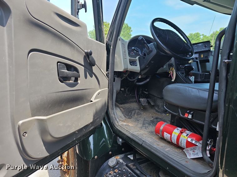 image for item LW9718 2010 International WorkStar 7300  dump truck