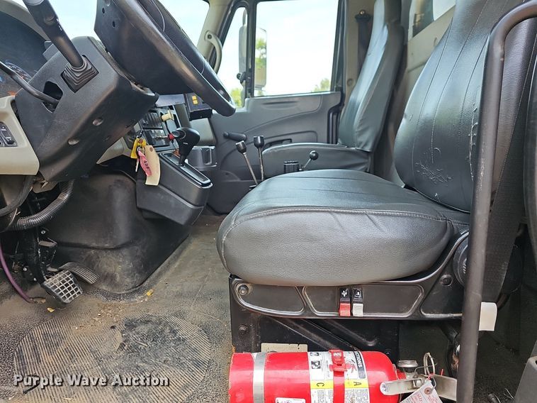 image for item LW9718 2010 International WorkStar 7300  dump truck