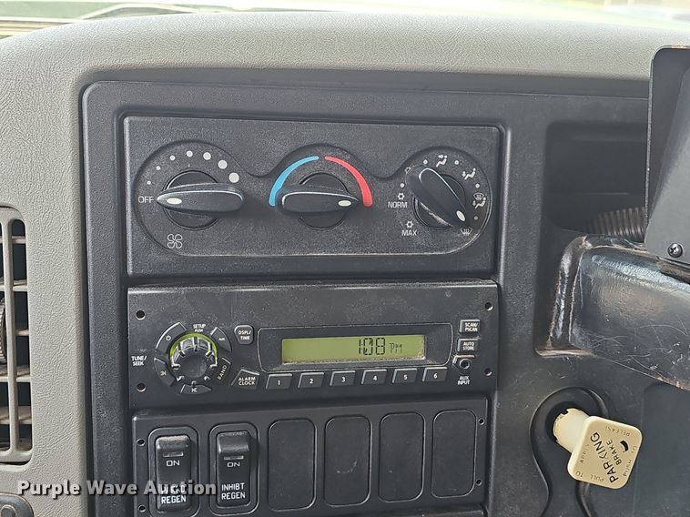 image for item LW9718 2010 International WorkStar 7300  dump truck