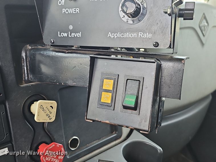 image for item LW9718 2010 International WorkStar 7300  dump truck