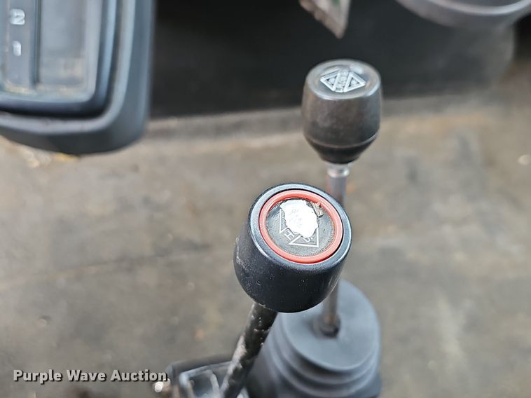 image for item LW9718 2010 International WorkStar 7300  dump truck