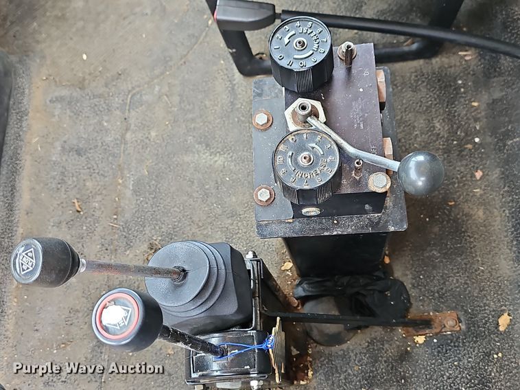 image for item LW9718 2010 International WorkStar 7300  dump truck