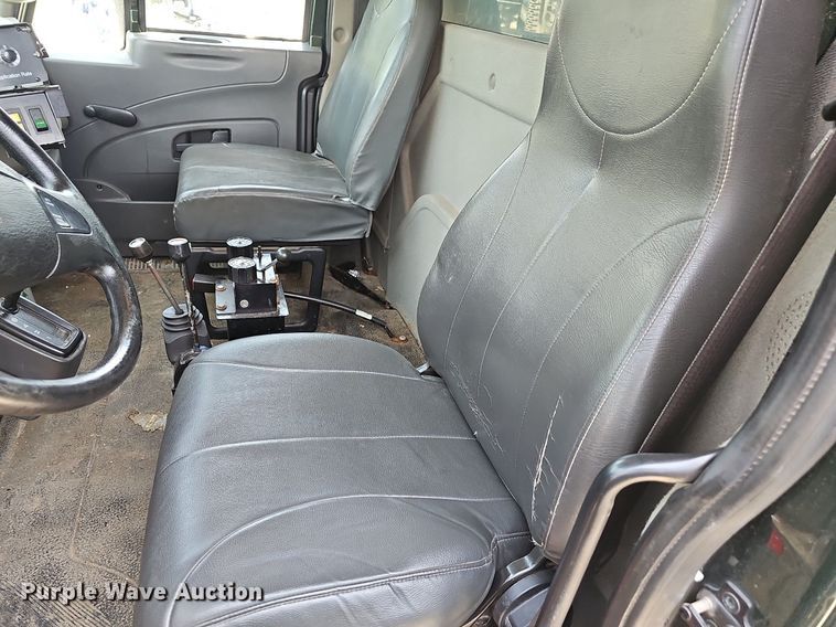 image for item LW9718 2010 International WorkStar 7300  dump truck