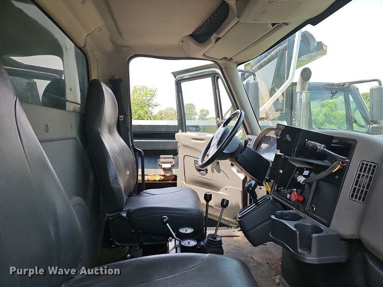 image for item LW9718 2010 International WorkStar 7300  dump truck