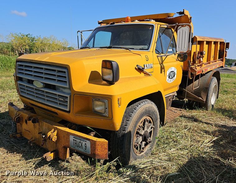 image for item LW9719 1991 Ford F800  dump truck