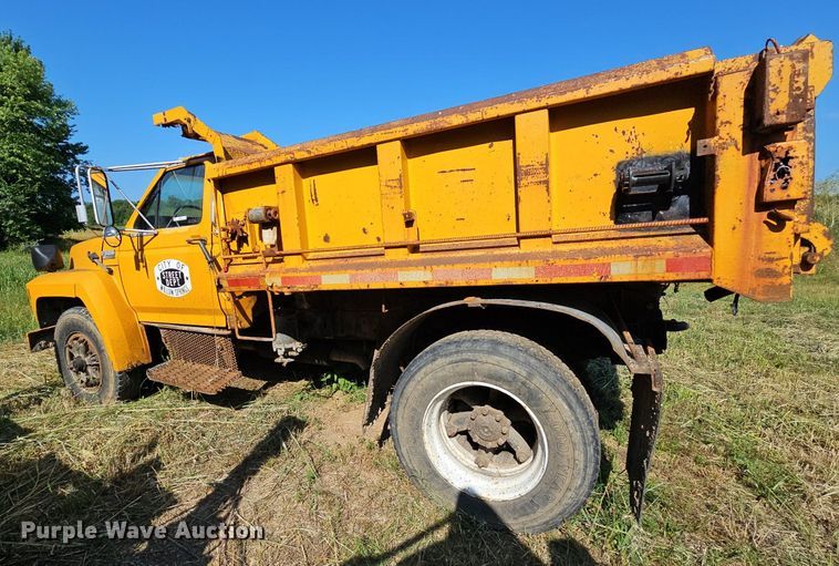 image for item LW9719 1991 Ford F800  dump truck
