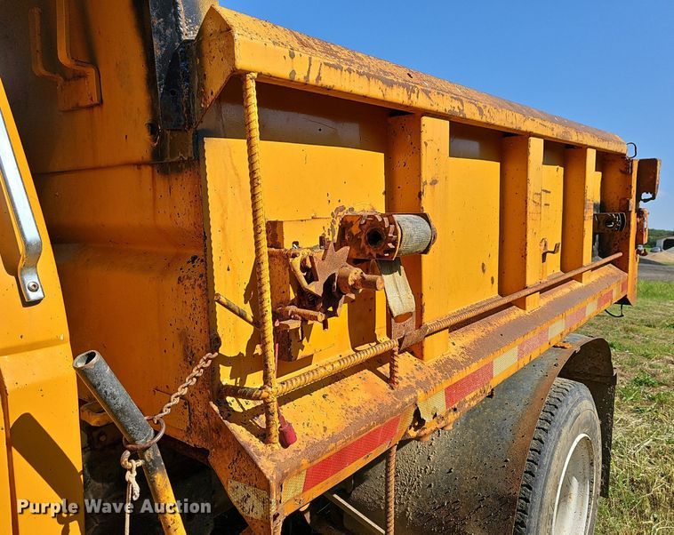 image for item LW9719 1991 Ford F800  dump truck